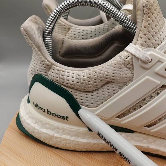 Adidas Shoes Womens 10 Cream Green Ultraboost Running Sneakers JR3145 Flaws - Picture 6 of 16